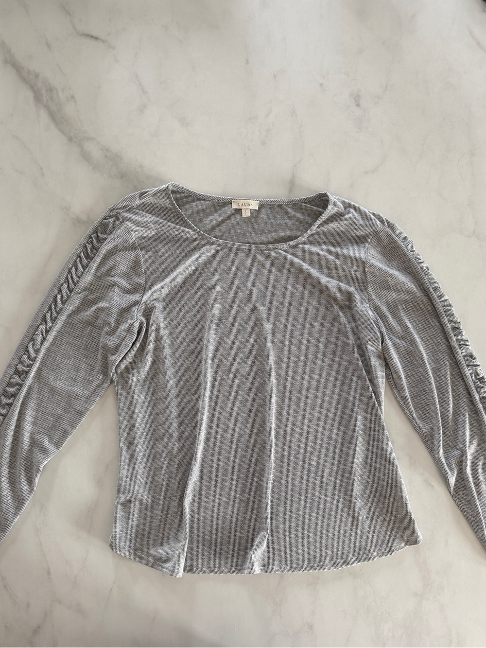 Scoop Neck Long-Sleeve Top with Sleeve Detail — Light Gray